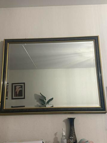 Mooie Rechthoekige Spiegel met Gouden Accent beschikbaar voor biedingen