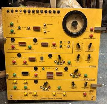 Menger 2 Bedieningspaneel - Vintage beschikbaar voor biedingen