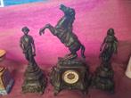 Schouwspel met paard en figuren ( klokkenstel ), Antiek en Kunst, Ophalen