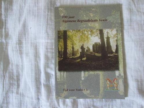 100 jaar algemene begraafplaats Venlo tijd voor Venlo 1, Boeken, Geschiedenis | Stad en Regio, Gelezen, 20e eeuw of later, Ophalen of Verzenden