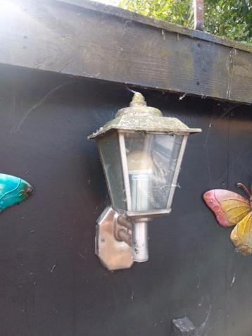 2 buiten lampen  beschikbaar voor biedingen
