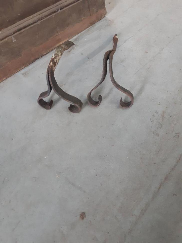 Twee gesmede 18e eeuwse gesmede muurankers, spinnekopjes, Antiek en Kunst, Antiek | Overige Antiek, Ophalen of Verzenden
