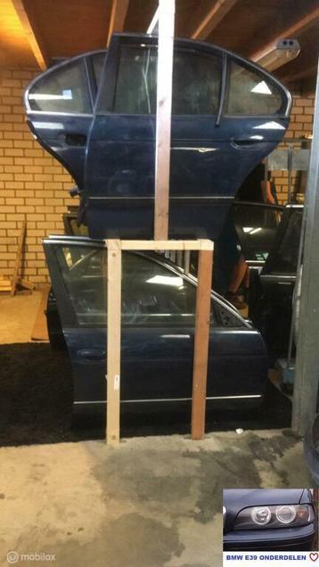 BMW E39 onderdelen  voorschermen diverse kleuren. beschikbaar voor biedingen