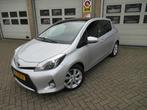 Toyota Yaris 1.5 Full Hybrid Dynamic (bj 2013, automaat), Auto's, 47 €/maand, Te koop, Zilver of Grijs, Geïmporteerd