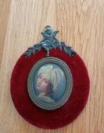 Miniportret in rood fluwelen lijstje, Ophalen