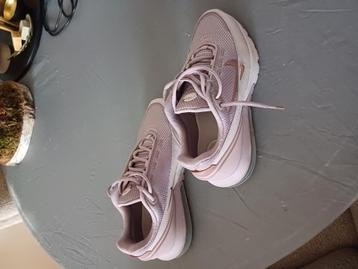 Nike Air Pulse maat 38,5 beschikbaar voor biedingen