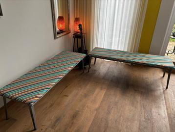 Museumbank ahrend beschikbaar voor biedingen