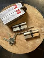 Dom gelijksluitend skg cilinder set 2 x 30/30, Ophalen, Zo goed als nieuw, Rvs, Slot
