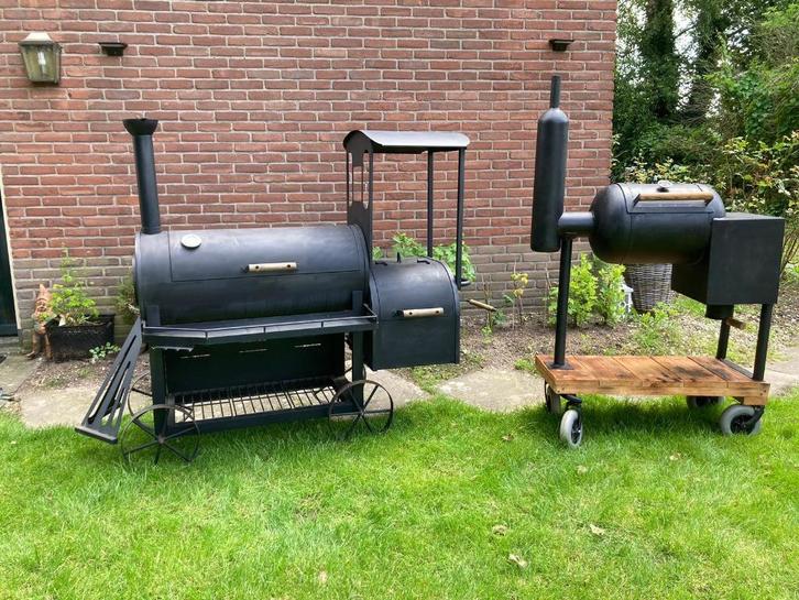 Smoker/BBQ, Tuin en Terras, Houtskoolbarbecues, Zo goed als nieuw, Met accessoires, Ophalen