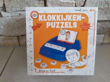 Leren klokkijken van analoge naar digitaal.  beschikbaar voor biedingen