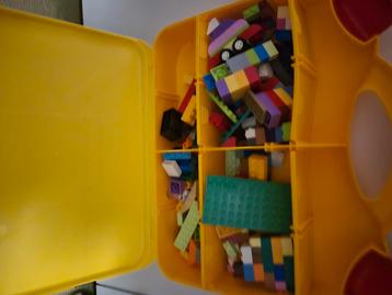 Lego meeneem bouw doos  beschikbaar voor biedingen