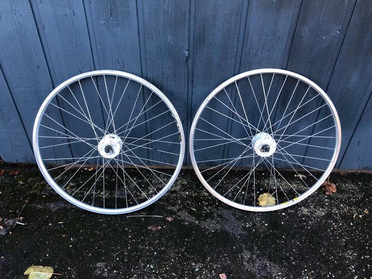 Twee aluminium 28” voorwielen met naafdynamo, Fietsen en Brommers, Fietsonderdelen, Zo goed als nieuw, Algemeen, Wiel, Ophalen of Verzenden