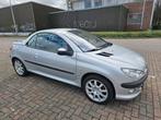 Peugeot 206 2.0 16V CC 2002 Grijs nieuwe APK erop!!, Auto's, Peugeot, 47 €/maand, Origineel Nederlands, Te koop, Zilver of Grijs