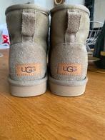 UGG classic mini 2 kaki maat 36, Kleding | Dames, Schoenen, UGG, Lage of Enkellaarzen, Ophalen of Verzenden, Zo goed als nieuw