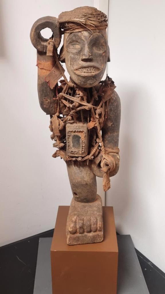 Minkisi Beeld - Kameroen, Antiek en Kunst, Kunst | Beelden en Houtsnijwerken, Ophalen of Verzenden