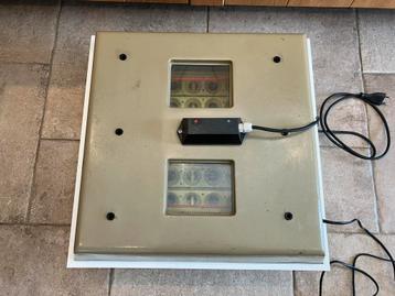 Broedmachine 42 eieren automatisch beschikbaar voor biedingen