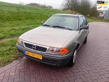 Opel Astra 1.4i Season 102.603 km NAP Radio / CD USB Schuif  beschikbaar voor biedingen