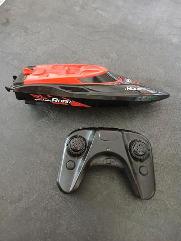 Bestuurbare speedboot beschikbaar voor biedingen