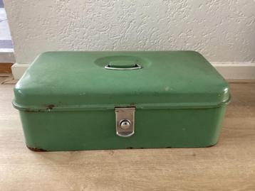 Grote groene resedagroene emaille broodtrommel  beschikbaar voor biedingen