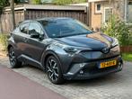 Toyota C-HR 1.8 Hybrid Executive 2018 - Grijs - Vol opties, Stof, Zwart, 4 cilinders, 122 pk