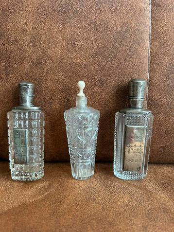 3 mooie oude parfumflesjes beschikbaar voor biedingen