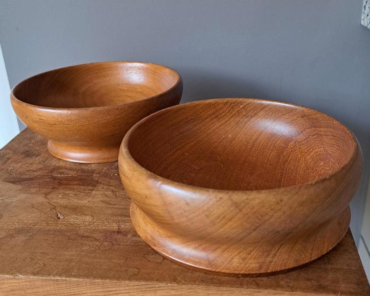 Twee mooie MCM teak houten kommen Mid Century Danish Design, Antiek en Kunst, Antiek | Woonaccessoires, Ophalen