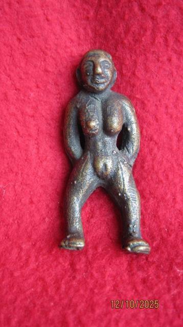 Bronzen vruchtbaarheid/amuletbeeldje beschikbaar voor biedingen