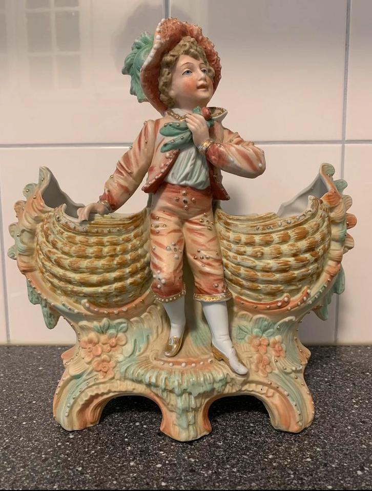 VICTORIAANSE JONGELING VAN BISQUE PORSELEIN, GEMERKT, Antiek en Kunst, Antiek | Porselein, Ophalen of Verzenden
