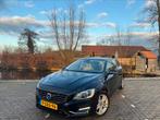 Volvo V60 D6 215pk Plug-in Hybrid / nieuw waterpomp / winter, 1849 kg, Zwart, Particulier, Te koop