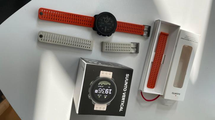 Suunto Vertical - Topsporthorloge, Sieraden, Tassen en Uiterlijk, Smartwatches, Zo goed als nieuw, Android, Oranje, Afstand, Waterdicht