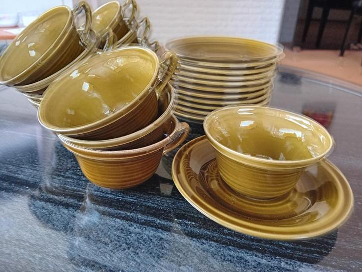 12 theekopjes en schotels van mooie merk Royal Goedewaagen, Antiek en Kunst, Antiek | Servies los, Ophalen