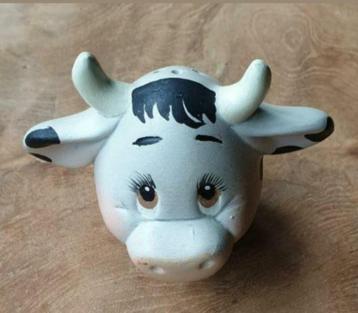 Koe, stier, zout strooier, gaaf decoratief beeldje, 9 x 7 cm beschikbaar voor biedingen