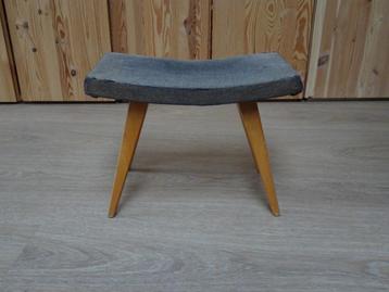 Vintage voetenbank ottoman scandinavisch design beschikbaar voor biedingen