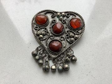 Oude broche met edelstenen zilver ? Tin? Vintage beschikbaar voor biedingen