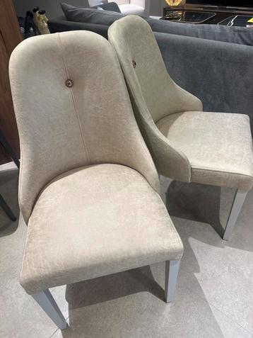 2 Enza Home Eetkamerstoelen - Nu €55 per stuk! beschikbaar voor biedingen