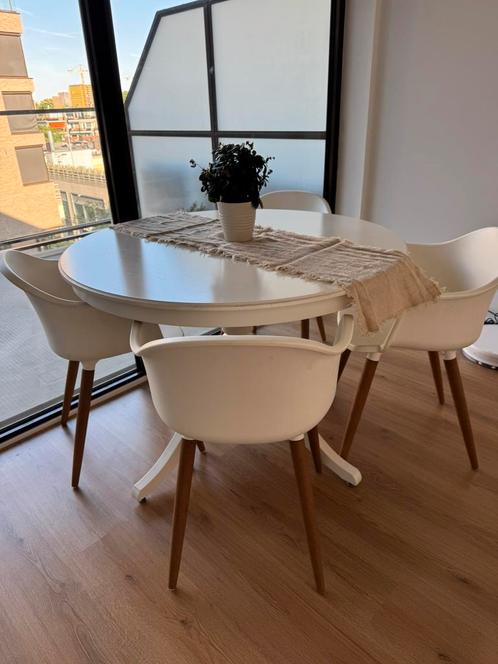 Witte ronde uitschuifbare IKEA-tafel met 6 stoelen, Huis en Inrichting, Tafels | Eettafels, Gebruikt, 50 tot 100 cm, Rond, Ophalen