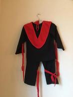 3-delige Ninja pak zwart/rood maat 116, Ophalen of Verzenden, Zo goed als nieuw, 110 t/m 116, Jongen of Meisje