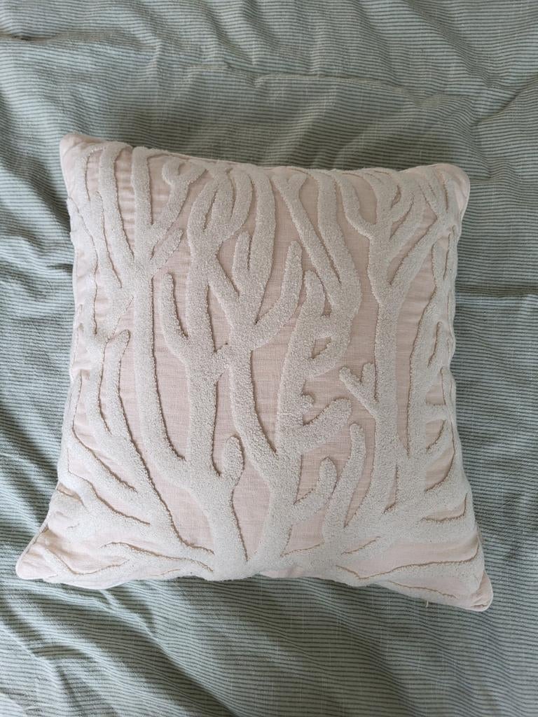 Mooi sierkussen - Palais Kussen, Huis en Inrichting, Woonaccessoires | Kussens, Ophalen of Verzenden, Zo goed als nieuw, Beige