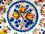 Makkum Tichelaar wandbordje polychrome met tulpen, Antiek en Kunst, Antiek | Keramiek en Aardewerk, Ophalen of Verzenden