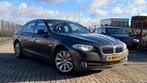 BMW 5-Serie 3.0 I 523 AUT 2010 Grijs, Auto's, Euro 5, Achterwielaandrijving, 2000 kg, 2996 cc