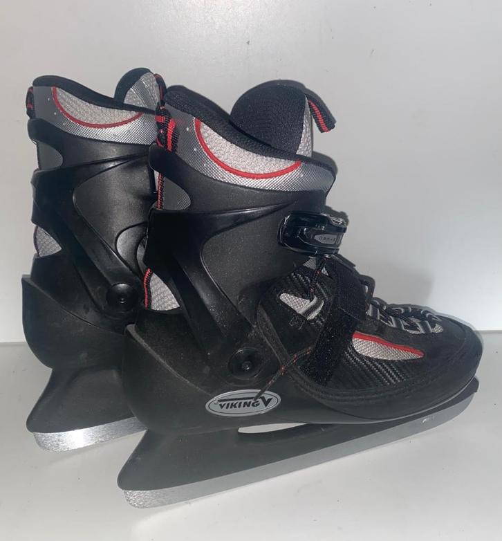 Viking ijshockey schaatsen maat 44 izgst, Sport en Fitness, Schaatsen, Gebruikt, IJshockeyschaatsen, Viking, Ophalen of Verzenden