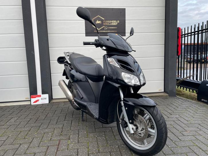 Aprilia Sportcity Cube 300 | Motorscooter | Zwart | Leovince, Fietsen en Brommers, Scooters | Aprilia, Gebruikt, Overige modellen