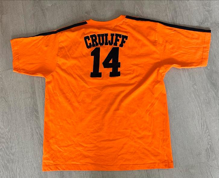 VI Shirt 1974 Cruyff Remake - Maat XL (valt als L), Verzamelen, Sportartikelen en Voetbal, Zo goed als nieuw, Verzenden