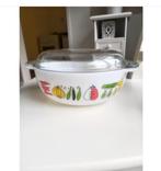 retro ovenschaal J.A.J Pyrex melkglas decor oogst groente, Antiek en Kunst, Ophalen of Verzenden