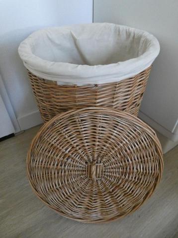 Nostalgische Rieten Wasmand/ Laundry Basket beschikbaar voor biedingen