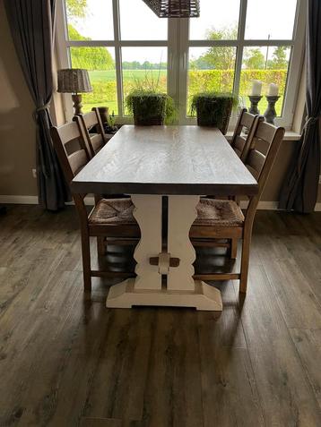 Mooie Eiken eettafel /kloostertafel en 4 stoelen beschikbaar voor biedingen