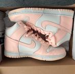 Nike dunk high sail crimson unisex maat 42, Kinderen en Baby's, Ophalen of Verzenden, Zo goed als nieuw, Jongen of Meisje