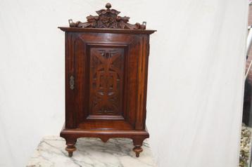 Bijbel kastje  ( Houtsnijwerk beschikbaar voor biedingen