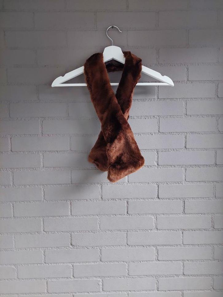 Donkerbruine bontsjaal met lus, Kleding | Dames, Mutsen, Sjaals en Handschoenen, Ophalen of Verzenden