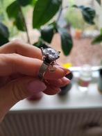 Zilveren statement-ring met grote heldere steen, Sieraden, Tassen en Uiterlijk, Ringen, 18 tot 19, Gebruikt, Met strass, Ophalen of Verzenden